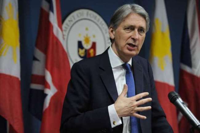 Ngoại trưởng Anh Philip Hammond phát biểu về tình hình Biển Đông nhân chuyến thăm Philippines Ngoại trưởng Anh Philip Hammond phát biểu về tình hình Biển Đông nhân chuyến thăm Philippines