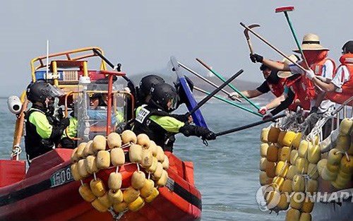 Ngư dân Trung Quốc thường xuyên đánh bắt trái phép trên biển Đông và các vùng biển nước khác Ngư dân Trung Quốc thường xuyên đánh bắt trái phép trên biển Đông và các vùng biển nước khác