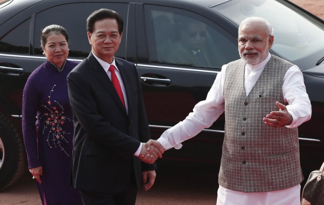 T&igrave;nh h&igrave;nh Biển Đ&ocirc;ng ng&agrave;y 29/10: Thủ tướng Nguyễn Tấn Dũng bắt tay Thủ tướng Ấn Độ Narendra Modi