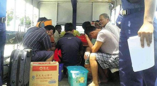C&aacute;c ngư d&acirc;n Trung Quốc bị bắt v&igrave; khai th&aacute;c tr&aacute;i ph&eacute;p tr&ecirc;n Biển Đ&ocirc;ng