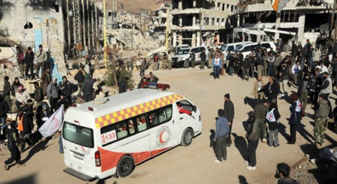 Xe của Li&ecirc;n Hợp Quốc tại thị trấn Madaya, Syria, theo tình hình chi&ecirc;́n sự Syria mới nh&acirc;́t 