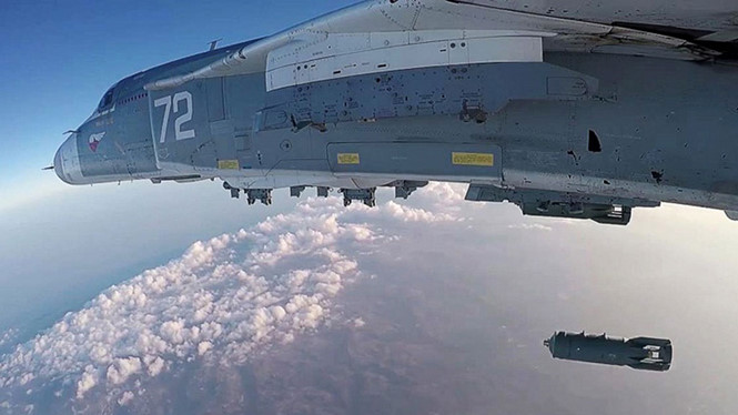 M&aacute;y bay Su-24 n&eacute;m bom xuống vị tr&iacute; qu&acirc;n khủng bố ở Syria, theo t&igrave;nh h&igrave;nh chiến sự Syria mới nhất 