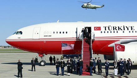 Tổng thống Thổ Nhĩ Kỳ Recep Tayyip Erdogan v&agrave; Ngoại trưởng Mỹ John Kerry đ&atilde; c&oacute; cuộc thảo luận ngắn về việc chuyển đổi ch&iacute;nh trị tại Syria 