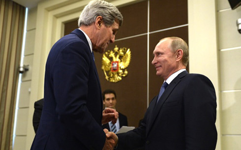 Ngoại trưởng Mỹ John Kerry trong một cuộc gặp với Tổng thống Nga Vladimir Putin