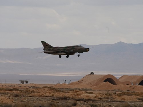 M&aacute;y bay Nga v&agrave; Syria tấn c&ocirc;ng Raqqa nhằm ngăn IS hỗ trợ cho lực lượng gần Palmyra, theo tình hình chi&ecirc;́n sự Syria mới nh&acirc;́t