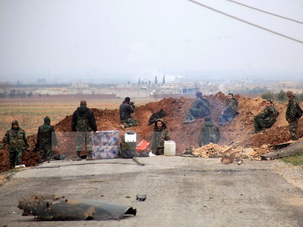 Binh sĩ Syria g&aacute;c tại c&aacute;c chốt ở l&agrave;ng Ain al-Beida, ngoại &ocirc; Al-Bab, tỉnh Aleppo , theo tình hình chi&ecirc;́n sự Syria mới c&acirc;̣p nh&acirc;̣t