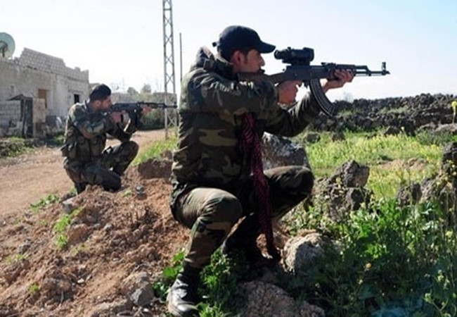 Binh sĩ Syria tham gia chiến đấu tr&ecirc;n chiến trường khu trang trại Mallah, Aleppo, theo t&igrave;nh h&igrave;nh chiến sự Syria mới nhất