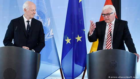  Ngoại trưởng Đức Frank-Walter Steinmeier (phải) v&agrave;  Ngoại trưởng Đức Frank-Walter Steinmeier, theo t&igrave;nh h&igrave;nh chiến sự Syria mới cập nhật 