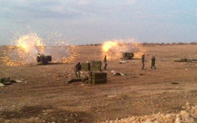 Tin tức mới c&acirc;̣p nh&acirc;̣t v&ecirc;̀ tình hình chi&ecirc;́n sự Syria đưa tin Thổ Nhĩ Kỳ triển khai qu&acirc;n v&agrave; điều t&ecirc;n lửa s&aacute;t bi&ecirc;n giới Syria trong bối cảnh bị c&aacute;o buộc hỗ trợ phiến qu&acirc;n