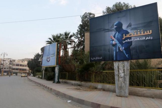 H&igrave;nh ảnh phần tử IS ở th&agrave;nh tr&igrave; Raqqa, miền Đ&ocirc;ng Syria