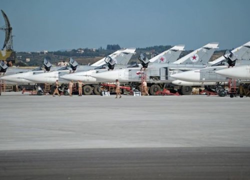 Các máy bay Nga hiện diện ở căn cứ không quân Hmeymim, Syria, theo tình hình chiến sự Syria mới cập nhật 