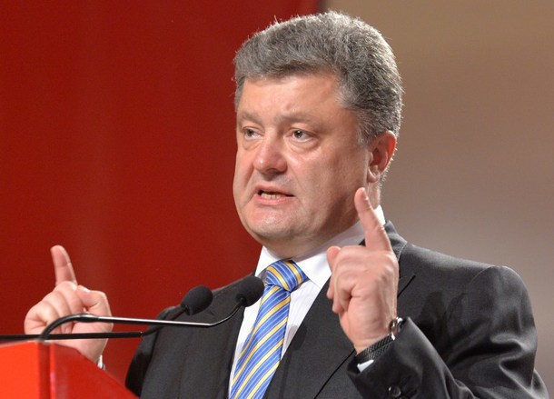 Tổng thống Ukraine Poroshenko k&yacute; ban h&agrave;nh luật bầu cử địa phương