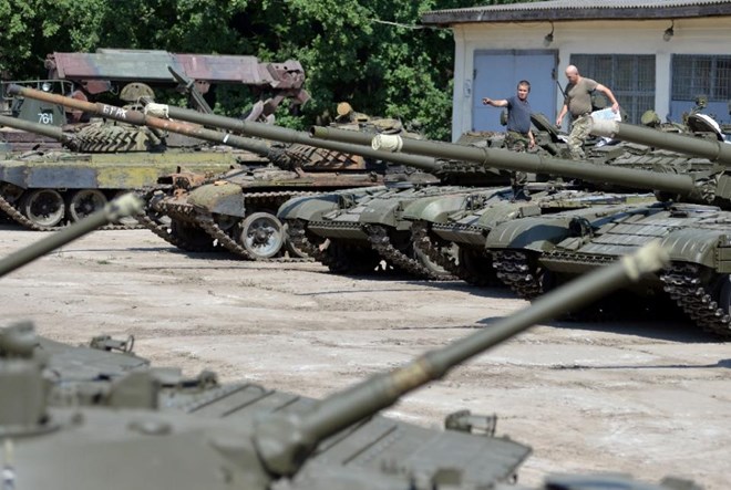 Xe tăng của qu&acirc;n ch&iacute;nh phủ Ukraine