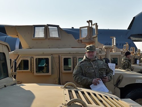 C&aacute;c xe Humvee Mỹ b&agrave;n giao cho Ukraine đều đ&atilde; qua sử dụng từ 20 đến 30 năm
