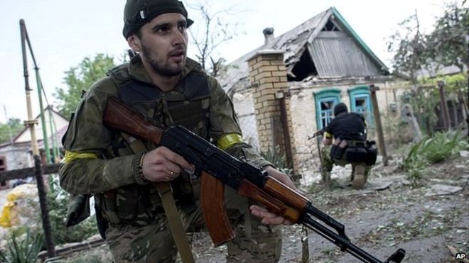 T&igrave;nh h&igrave;nh Ukraine mới nhất cho biết Tổng thống Ukraine khẳng định phe ly khai đ&atilde; bị đẩy lui khỏi v&ugrave;ng Marinka 
