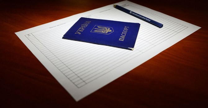 Belarus kh&ocirc;ng c&ocirc;ng nhận hộ chiếu mới của c&ocirc;ng d&acirc;n Ukraine