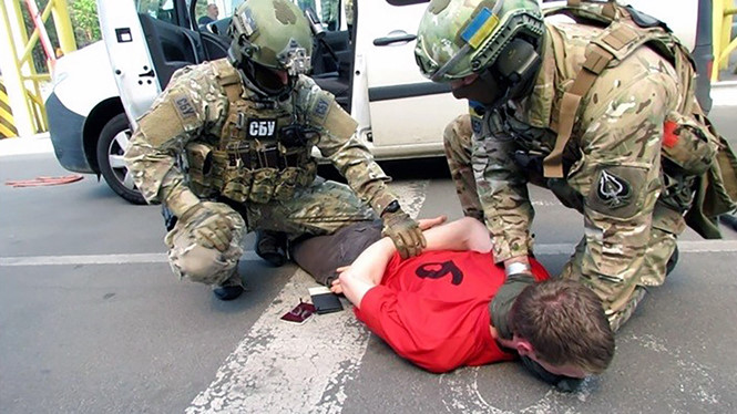 Ukraine bắt giữ 1 người đ&agrave;n &ocirc;ng bị t&igrave;nh nghi l&ecirc;n kế hoạch tấn c&ocirc;ng khủng bố