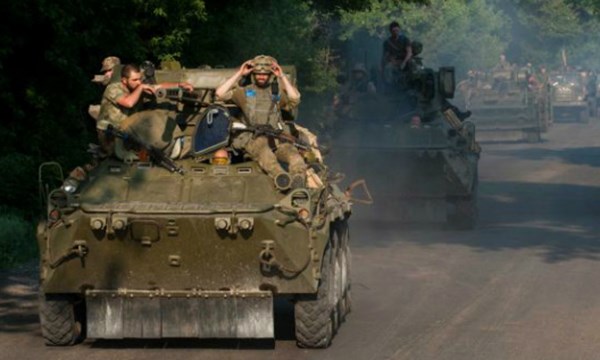 Qu&acirc;n đội Ukraine rầm rộ tiến v&agrave;o Marinka