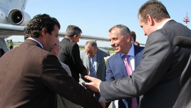 C&aacute;c quan chức Crimea đ&oacute;n ph&aacute;i đo&agrave;n nghị sĩ Ph&aacute;p h&ocirc;m 23/7/2015