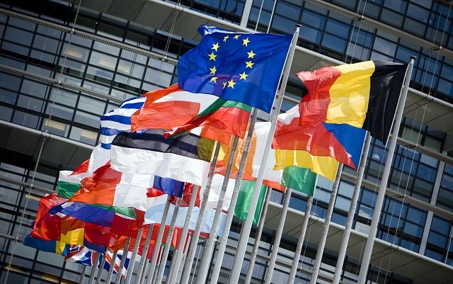 Hàng loạt quốc gia EU phản đối miễn thị thực cho công dân Ukraine