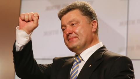 Tổng thống Ukraine lại hứa h&ograve;a b&igrave;nh cho miền Đ&ocirc;ng