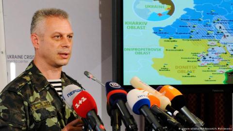 Người ph&aacute;t ng&ocirc;n qu&acirc;n đội Andriy Lysenko