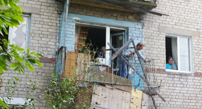 Một ng&ocirc;i nh&agrave; ở Ukraine bị t&agrave;n ph&aacute; bởi xung đột