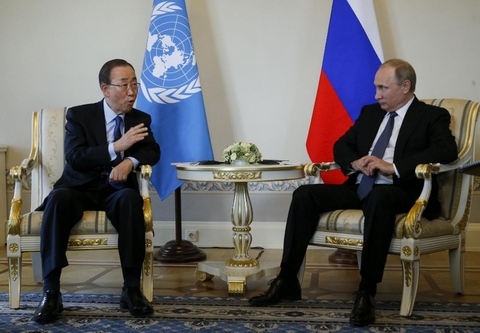 Tổng thư k&yacute; Li&ecirc;n Hợp Quốc Ban Ki-moon trong một cuộc gặp với Tổng thống Nga Putin
