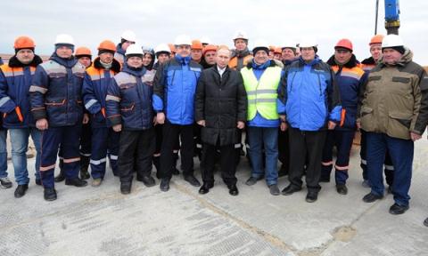T&igrave;nh h&igrave;nh Ukraine mới nhất cho biết Nga đẩy mạnh x&acirc;y cầu nối liền Nga-Crimea