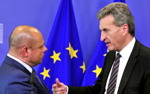 EC họp tại Brussels Bỉ đ&atilde; tiếp tục l&ecirc;n &aacute;n Nga sắp nhập Crimea