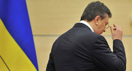 T&igrave;nh h&igrave;nh Ukraine mới nhất cho biết Tổng thống Ukraine Petro Poroshenko đ&atilde; bất ngờ thừa nhận việc lật đổ cựu Tổng thống Yanukovych l&agrave; bất hợp ph&aacute;p
