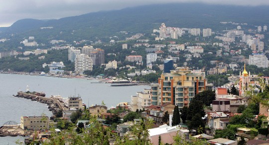 Kiev đ&ograve;i du kh&aacute;ch Nga tới Crimea phải xin ph&eacute;p