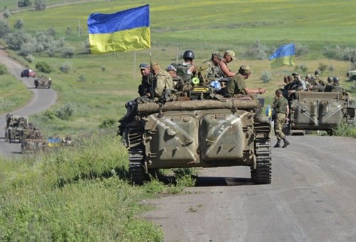Quân đội chính phủ đang tập trung binh lực chuẩn bị tấn công ở miền đông Ukraine Quân đội chính phủ đang tập trung binh lực chuẩn bị tấn công ở miền đông Ukraine