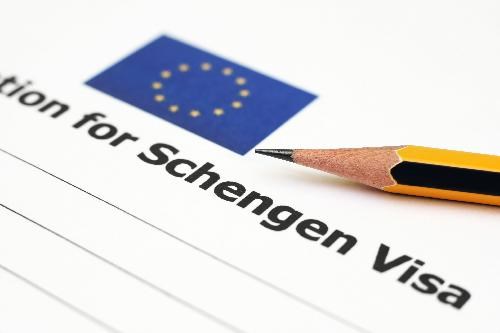T&igrave;nh h&igrave;nh Ukraine mới nhất cho biết Tổng thống Ukraine k&yacute; c&aacute;c đạo luật về đi lại tự do với EU