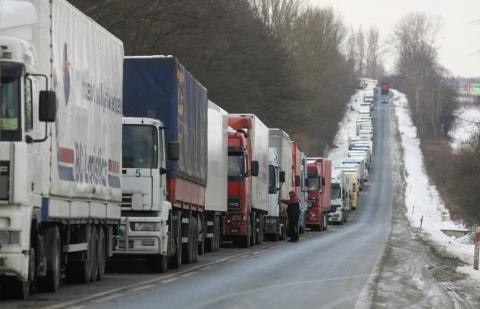 T&igrave;nh h&igrave;nh Ukraine mới nhất cho biết Ukraine sẵn s&agrave;ng dỡ bỏ lệnh cấm xe tải Nga