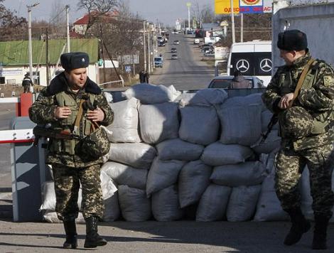 T&igrave;nh h&igrave;nh Ukraine mới nhất cho biết Ukraine điều h&agrave;ng ngh&igrave;n qu&acirc;n đến khu vực bi&ecirc;n giới