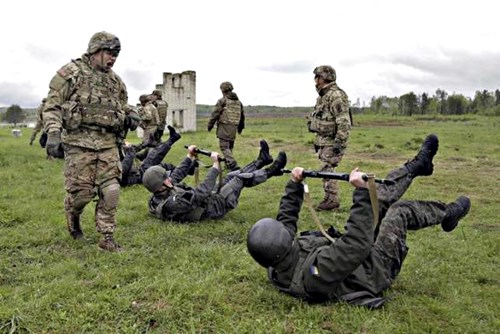 Qu&acirc;n đội Mỹ huấn luyện cho qu&acirc;n đội Ukraine