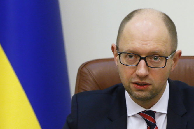 T&igrave;nh h&igrave;nh Ukraine mới nhất cho biết Thủ tướng Ukraine Arseniy Yatsenyuk c&ocirc;ng bố lệnh cấm cửa c&aacute;c h&atilde;ng h&agrave;ng  kh&ocirc;ng Nga 