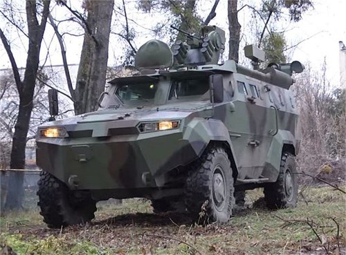 Xe bọc th&eacute;p chở qu&acirc;n ki&ecirc;m trinh s&aacute;t hạng nhẹ Triton của Qu&acirc;n đội Ukraine