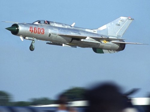 M&aacute;y bay chiến đấu MiG-21