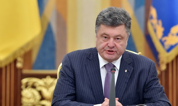 T&igrave;nh h&igrave;nh Ukraine mới nhất cho biết giới ph&acirc;n t&iacute;ch nhận định Tổng thống Ukraine Petro Poroshenko l&agrave; một nh&agrave; l&atilde;nh đạo thiếu bản lĩnh