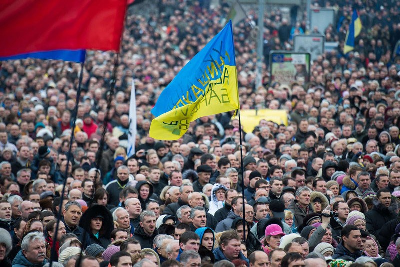 Kh&ocirc;ng &iacute;t &yacute; kiến cho rằng t&igrave;nh h&igrave;nh Ukraine bất ổn như hiện nay c&oacute; thể dẫn tới một cuộc đảo ch&iacute;nh như hồi năm 2014