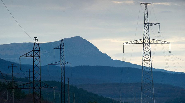 T&igrave;nh h&igrave;nh Ukraine mới nhất cho biết Nga bắt đầu cung cấp điện tới b&aacute;n đảo Crimea 