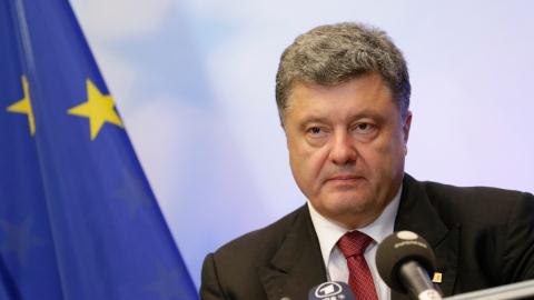 T&igrave;nh h&igrave;nh Ukraine mới nhất cho biết &Ocirc;ng Poroshenko cho rằng Ukraine sẽ kh&ocirc;ng phải v&igrave; ho&agrave; b&igrave;nh bằng mọi gi&aacute;