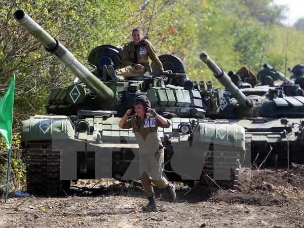Lực lượng ly khai ở miền đ&ocirc;ng Ukraine tham gia cuộc tập trận tại thị trấn Torez, khu vực Donetsk 