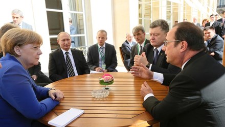 Nguy&ecirc;n thủ bốn nước Nga, Đức, Ukraine v&agrave; Ph&aacute;p đ&atilde; c&oacute; mặt tại thủ đ&ocirc; Paris để b&agrave;n về t&igrave;nh h&igrave;nh Ukraine