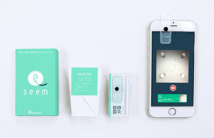 Thiết bị kiểm tra tinh tr&ugrave;ng được gắn v&agrave;o điện thoại th&ocirc;ng minh
