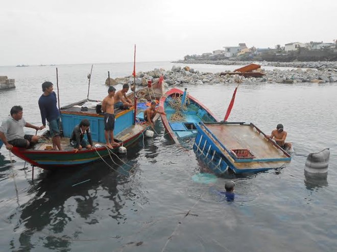 Tin tức mới cập nhật 24h ngày 27/11: Vụ va chạm đã khiến tàu cá bị chìm,  8 ngư dân trên tàu cá