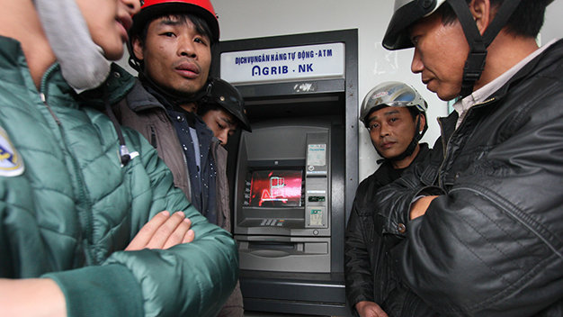 Nhiều m&aacute;y ATM  hết tiền, ngưng giao dịch hoặc giao dịch kh&ocirc;ng th&agrave;nh c&ocirc;ng