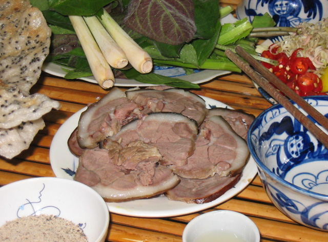  Tục ăn thịt ch&oacute; đầu năm của x&atilde; Trường Y&ecirc;n ng&agrave;y c&agrave;ng được nhiều người biết đến